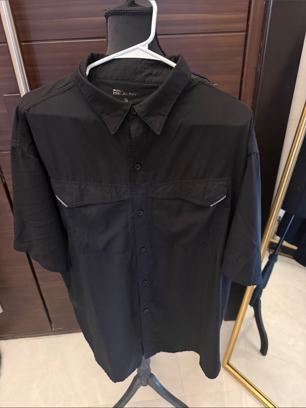 Men's Black Short-Sleeve Casual Button-Down Shirt